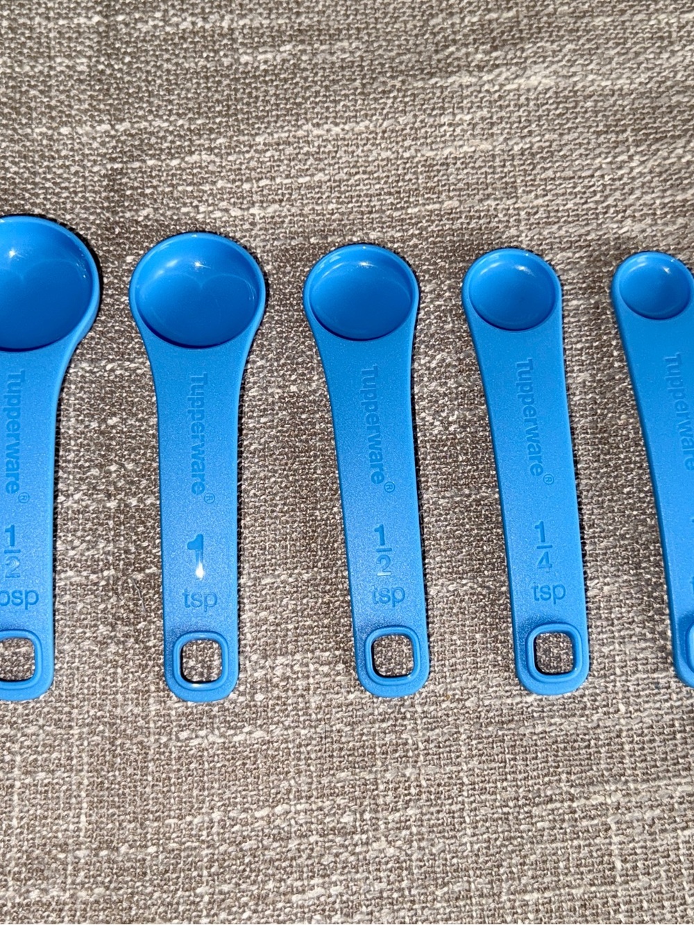 New-Tupperware Bright Blue Nested Measuring Spoon Set